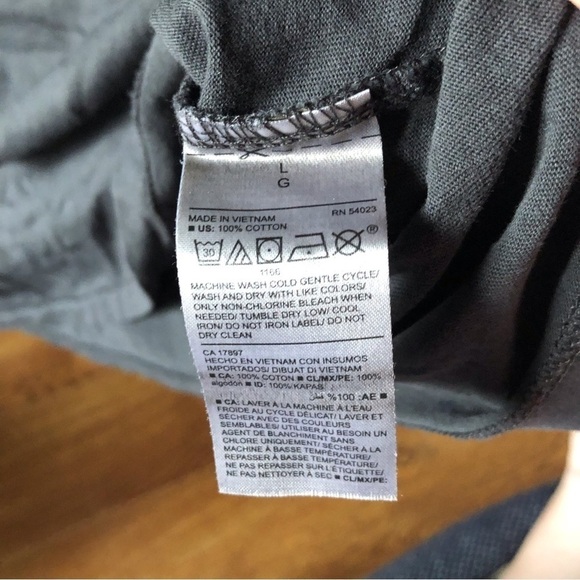 Old Navy gray Garment dyed short sleeve pocket tee in size L - Picture 3 of 3